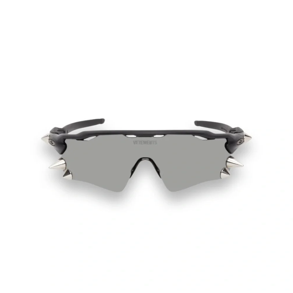 Vetements | Accessories | Vetements Ss9 Spiked Shield Oakley  display picture 3